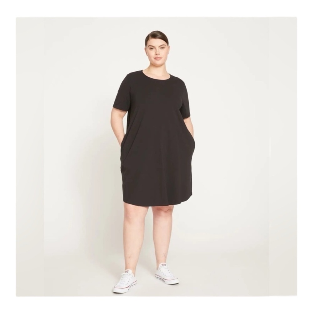 Universal Standard Halie T-Shirt Dress in Black